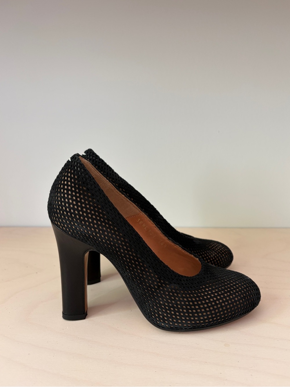 Maison Martin Margiela Fishnet Trompe L’Oeil Round-Toe Suede Pump 36.5 - Picture 7 of 14
